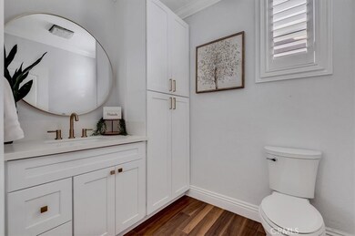 Downstairs 1/2 Bathroom