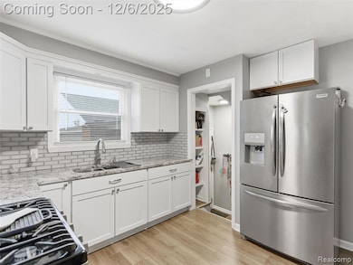 24826 Cushing Ave, Eastpointe, MI 48021 - photo 6