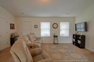5110 Farmhouse View Ln-large-006-14-Livi
