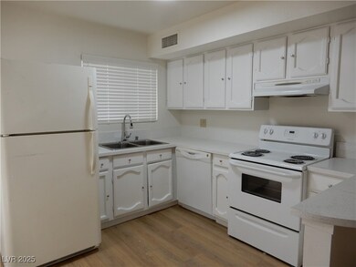 5146 Gray Ln unit A, Las Vegas, NV 89119 - photo 5