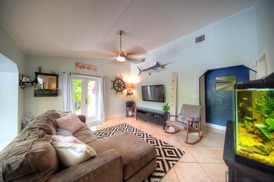 (7) 1525 Johnson St-15