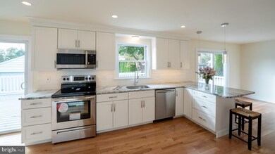 438 Lyndhurst Dr, Broomall, PA 19008 - photo 3