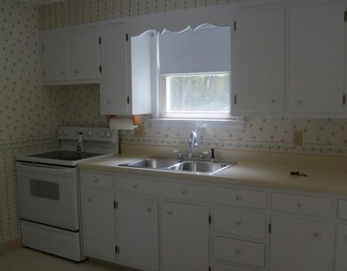 63 New York St, Millinocket, ME 04462 - photo 2