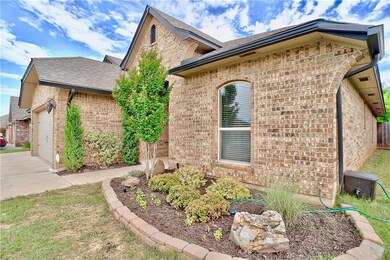 2517 SE 8th St, Moore, OK 73160 - photo 2