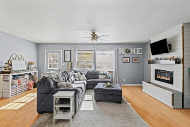 unlisted-address, Roberts, IL 60962 - photo 5