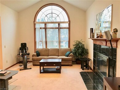 Paladium window in the living room overs toms of n