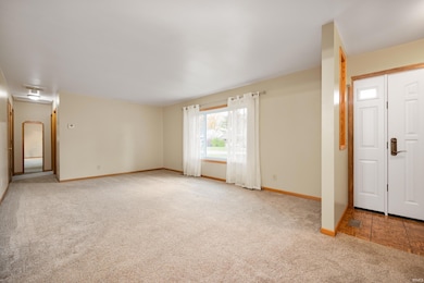 402 E Hickory Grove Rd, Hartford City, IN 47348 - photo 3