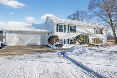 2420 N Dwight Rd, Morris, IL 60450 - photo 2