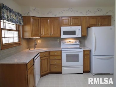 5712 N Keenland Ave, Peoria, IL 61614 - photo 7
