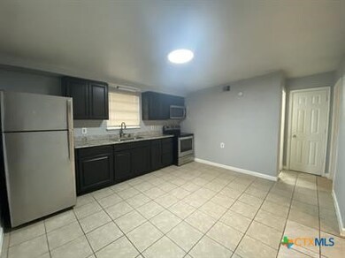 1005 Hackberry St unit A, San Marcos, TX 78666 - photo 2