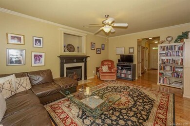 Fresh paint and new hardwood floors throughout ent