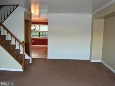 4800 Grand Bend Dr, Catonsville, MD 21228 - photo 4