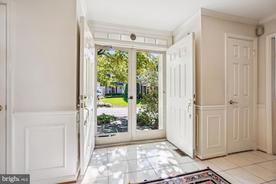 9537 Fox Hollow Dr, Potomac, MD 20854 - photo 4