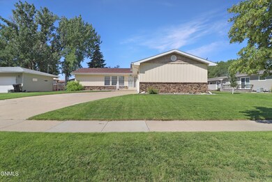 2115 2nd Ave E, Williston, ND 58801 - photo 2