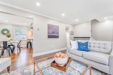 820 S Cassingham Rd, Columbus, OH 43209 - photo 7