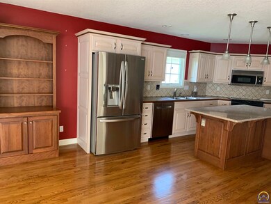 4212 SW Lincolnshire Rd, Topeka, KS 66610 - photo 6