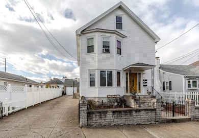 84 Bellevue Ave, Pawtucket, RI 02861 - photo 2