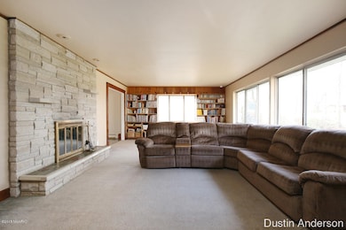 1906 Meadowfield Dr NE, Grand Rapids, MI 49505 - photo 2