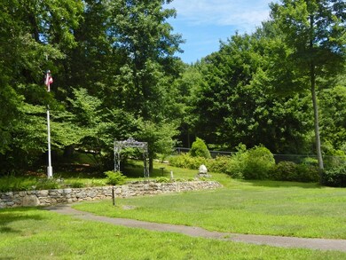 201 Blackstone St, Bellingham, MA 02019 - photo 4