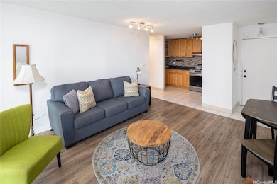 Hale Moani Condominiums unit 1003, Honolulu, HI 96815 - photo 4