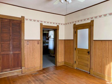 906 Peoria St, Lincoln, IL 62656 - photo 4