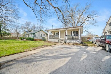 1608 48th St, Des Moines, IA 50310 - photo 2