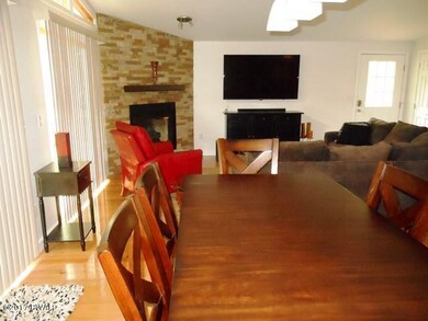 813 E Spur Ct, Lords Valley, PA 18428 - photo 6