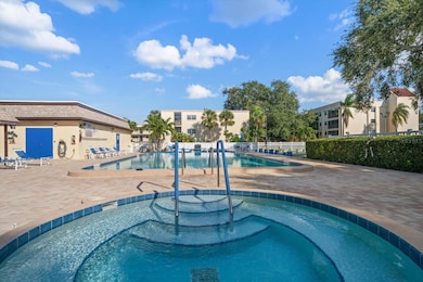 Waters Edge unit 1100206, Largo, FL 33774 - photo 2