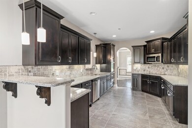 tons of cabinets all soft close