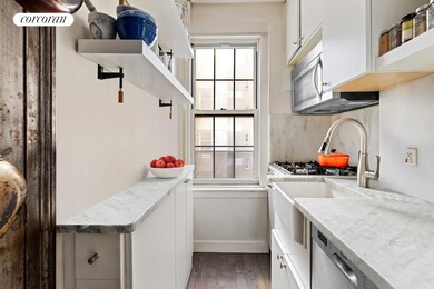 Windsor Arms unit 7E, New York, NY 10011 - photo 5