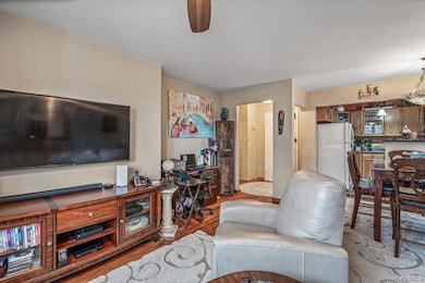 218-12 43rd Ave unit 2E, Bayside, NY 11361 - photo 5