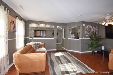 602 E Victoria Cir unit 23/1, North Aurora, IL 60542 - photo 4