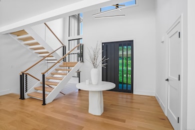 8 Holly Ln, Newtown, CT 06482 - photo 3