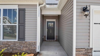 146 Thornberry Rd, Hendersonville, NC 28792 - photo 3