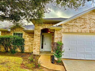 4702 Buescher Ct, Pearland, TX 77584 - photo 2