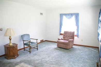 1728 N Pine St, Davenport, IA 52804 - photo 2