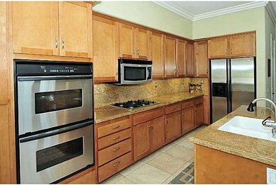 Gourmet Kitchen with double oven, full backsplash,