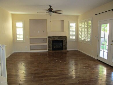 COZY FAMILY ROOM / GAS FIREPLACE