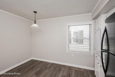 006-photo-dining-room-10003201
