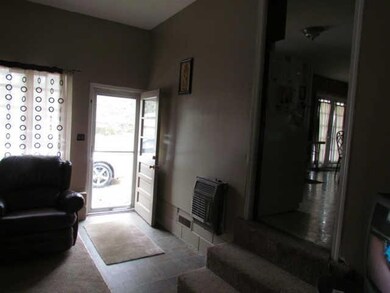 DOOR IN DEN OR EXTRA BEDROOM