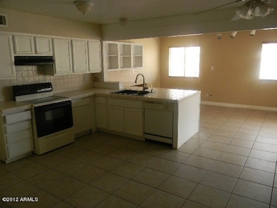 023-226424 Kitchen