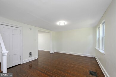 2854 Yorkship Rd, Camden, NJ 08104 - photo 6