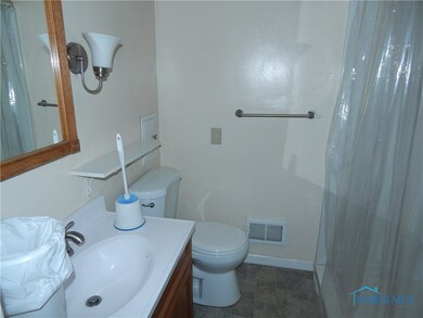 Main floor full bath