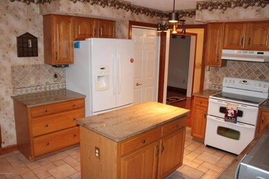 123 Kestrel Rd, Mountain Top, PA 18707 - photo 4