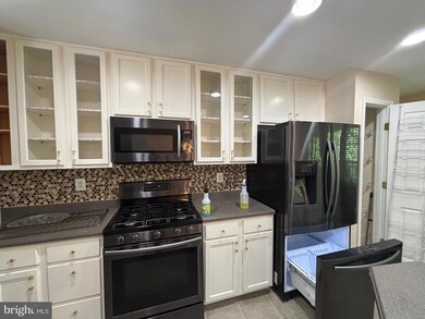 8125 Pennington Dr, Laurel, MD 20724 - photo 2