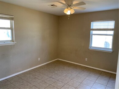 508 E Wallace St, Shawnee, OK 74801 - photo 7