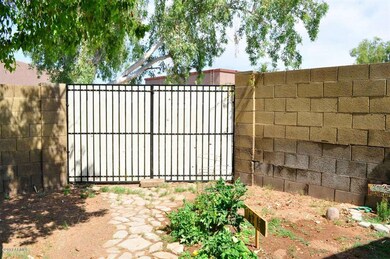 2906 Back yard RV Gate[1]