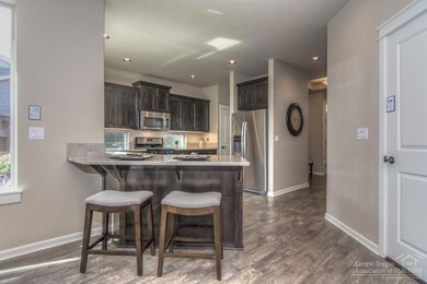 60511 Hedgewood Ln, Bend, OR 97702 - photo 2