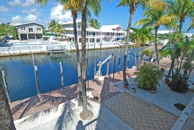 1 DOCK & DAVITS
