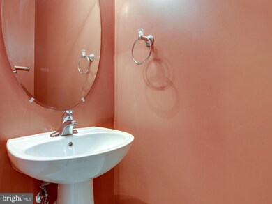 9198 Cardinal Forest Ln unit 49, Lorton, VA 22079 - photo 5